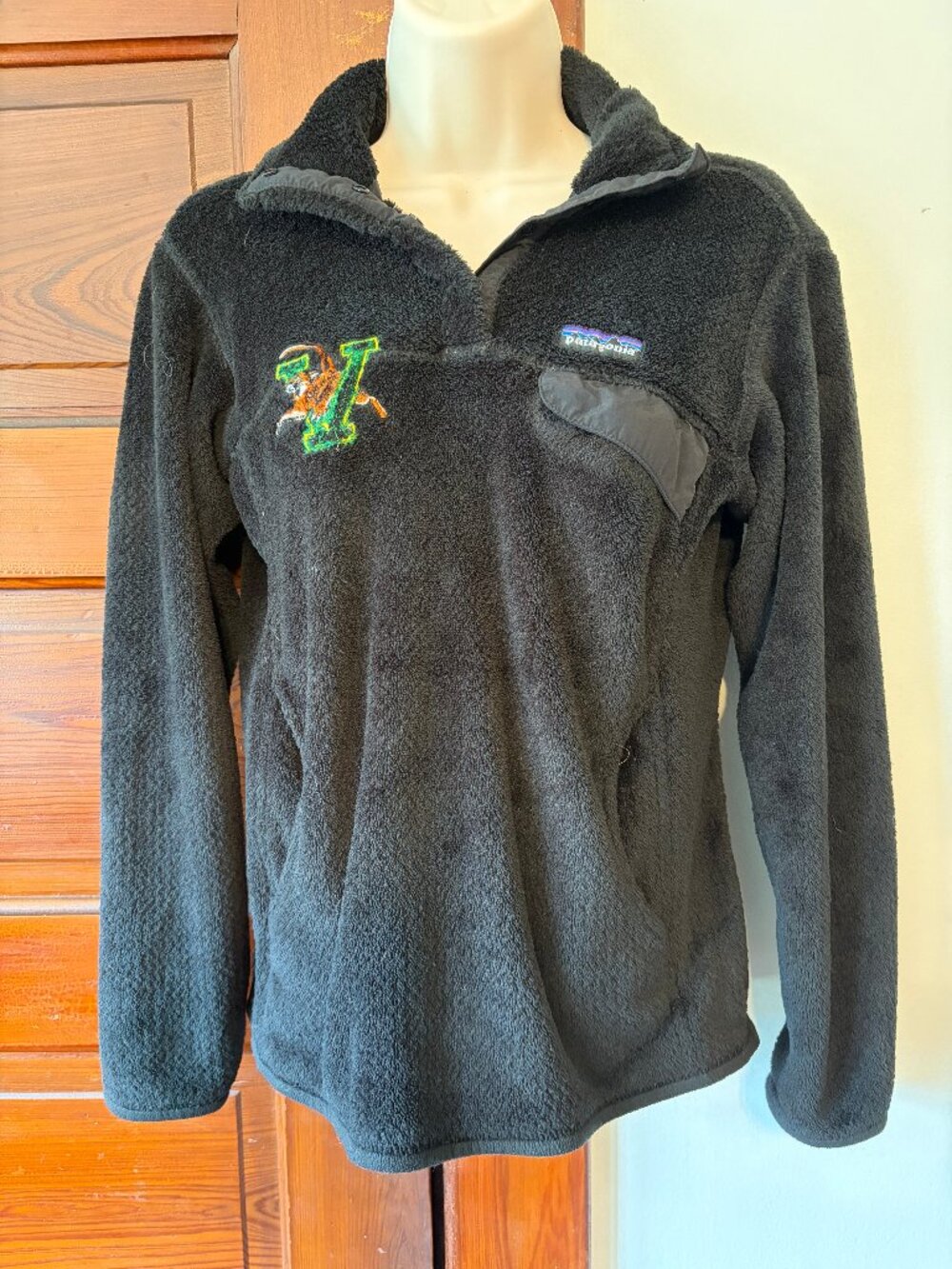 Patagonia Women’s XS Black Fleece Sweater | University of Vermont UVM 🐾
